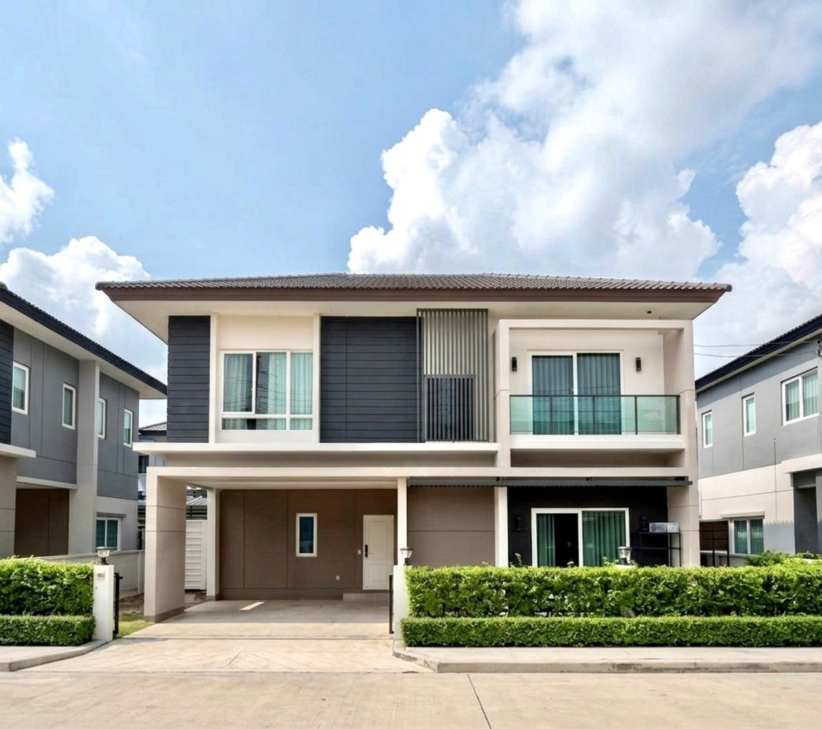 เซนโทร พหลฯ - วิภาวดี 2 / 4 ห้องนอน (ขาย), Centro Phahol - Vibhavadi 2 / 4 Bedrooms  (FOR SALE) BNS062