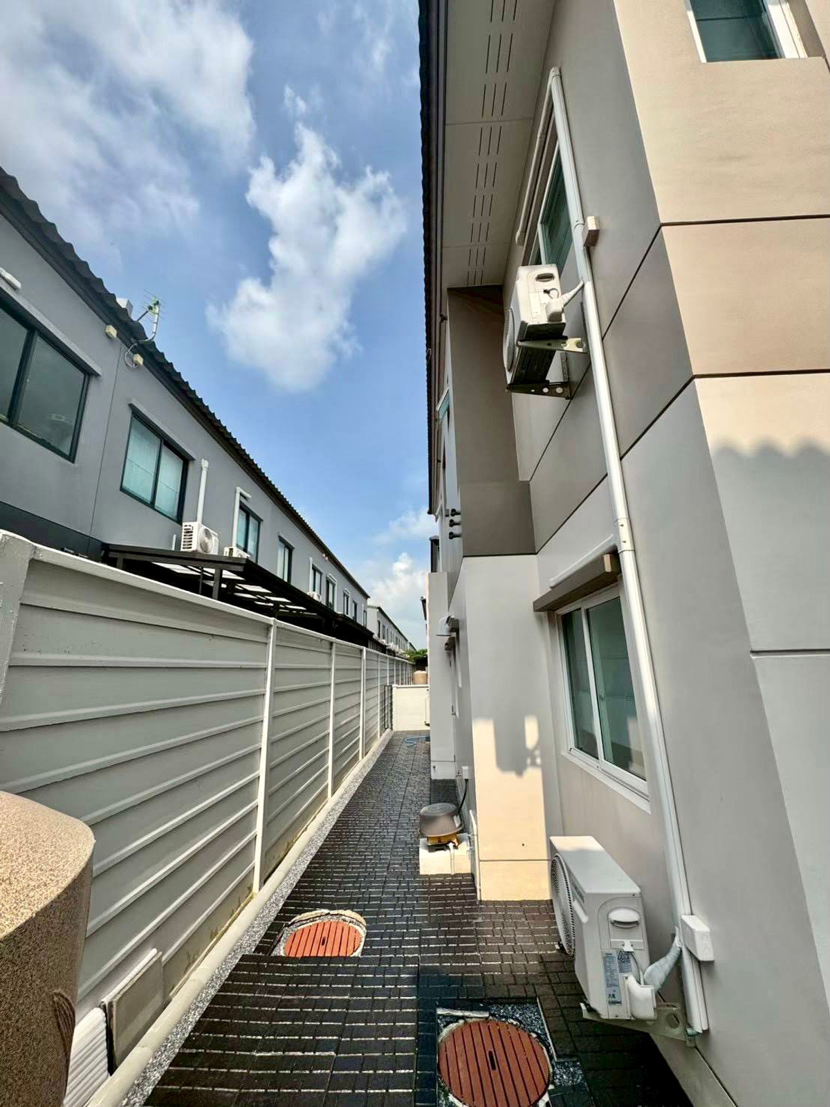 เซนโทร พหลฯ - วิภาวดี 2 / 4 ห้องนอน (ขาย), Centro Phahol - Vibhavadi 2 / 4 Bedrooms  (FOR SALE) BNS062