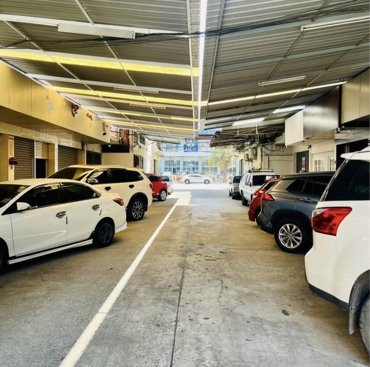 อาคารพาณิชย์ ซอยอุดมสุข 35 / (ขาย), Commercial Building Soi Udomsuk 35 / (FOR SALE) GNG051