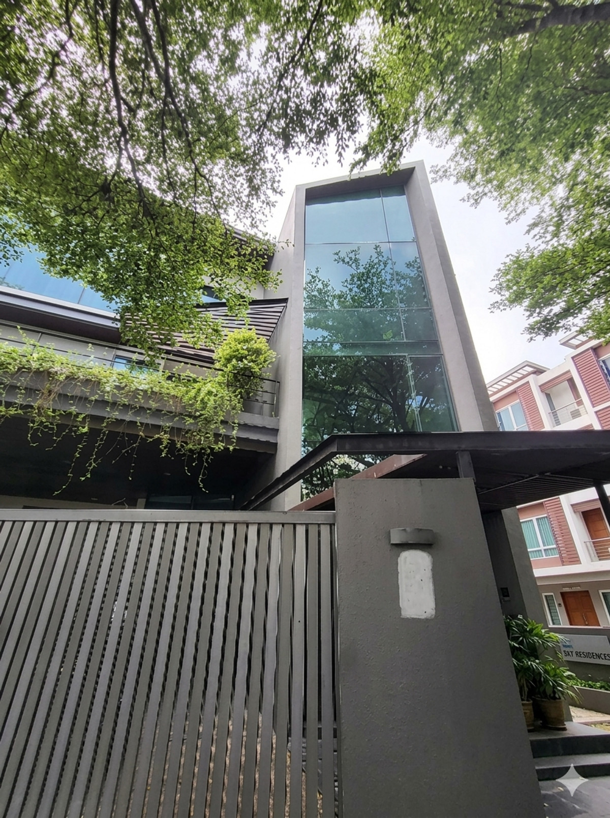 โฮมออฟฟิศ ติดถนนเกษตรนวมินทร์ / 4 ห้องนอน (ขาย), Office & House Kaset - Nawamin / 4 Bedrooms (FOR SALE) MNT056