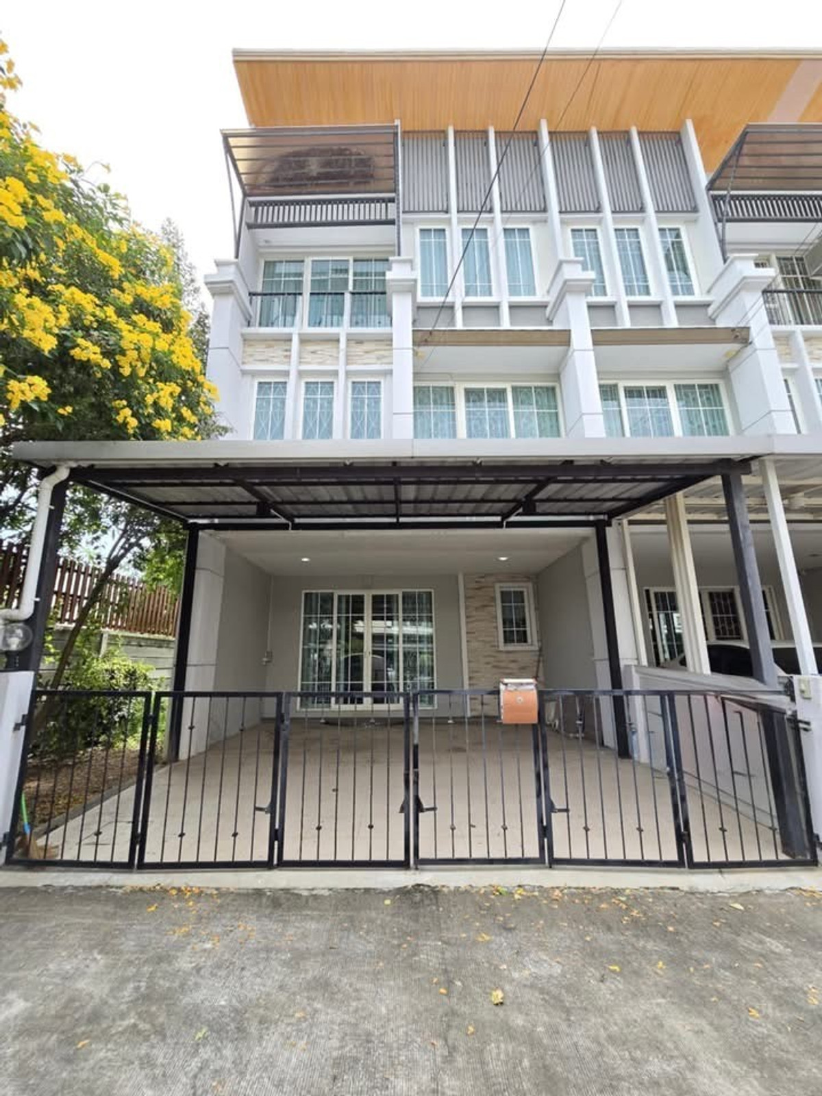 โกลเด้น ทาวน์ 2 ลาดพร้าว - เกษตรนวมินทร์ / 5 ห้องนอน (ขาย), Golden Town 2 Ladprao - Kaset Nawamin / 5 Bedrooms (FOR SALE) MNT077