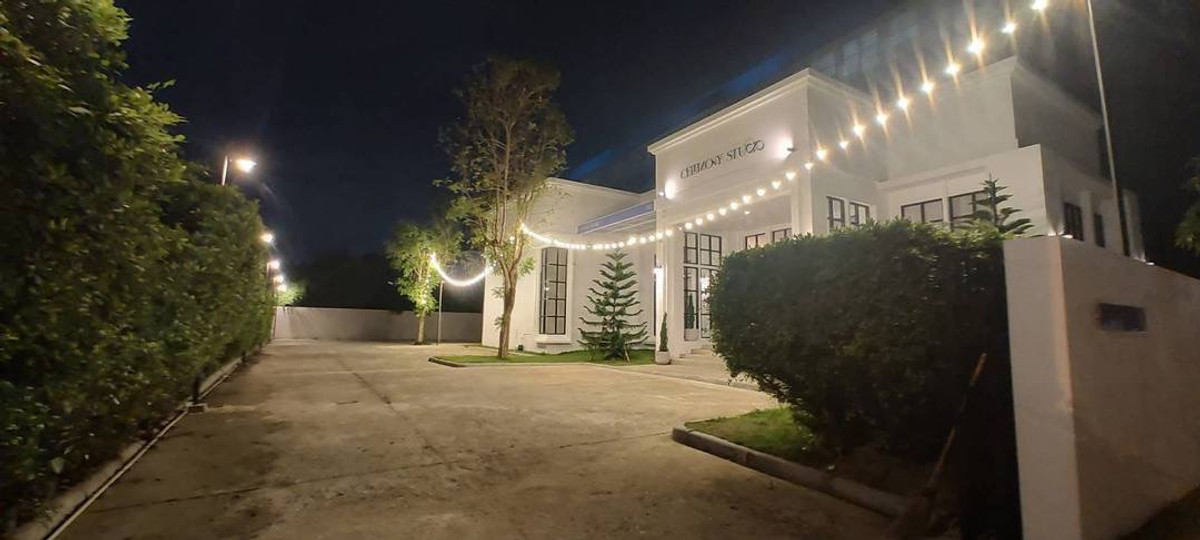 ที่ดิน พร้อมอาคารพาณิชย์ ซอยแบริ่ง 5 / 2 ห้องนอน (เช่า), Land with Commercial Building Soi Bearing 5 / 2 Bedrooms (FOR RENT) GNG086