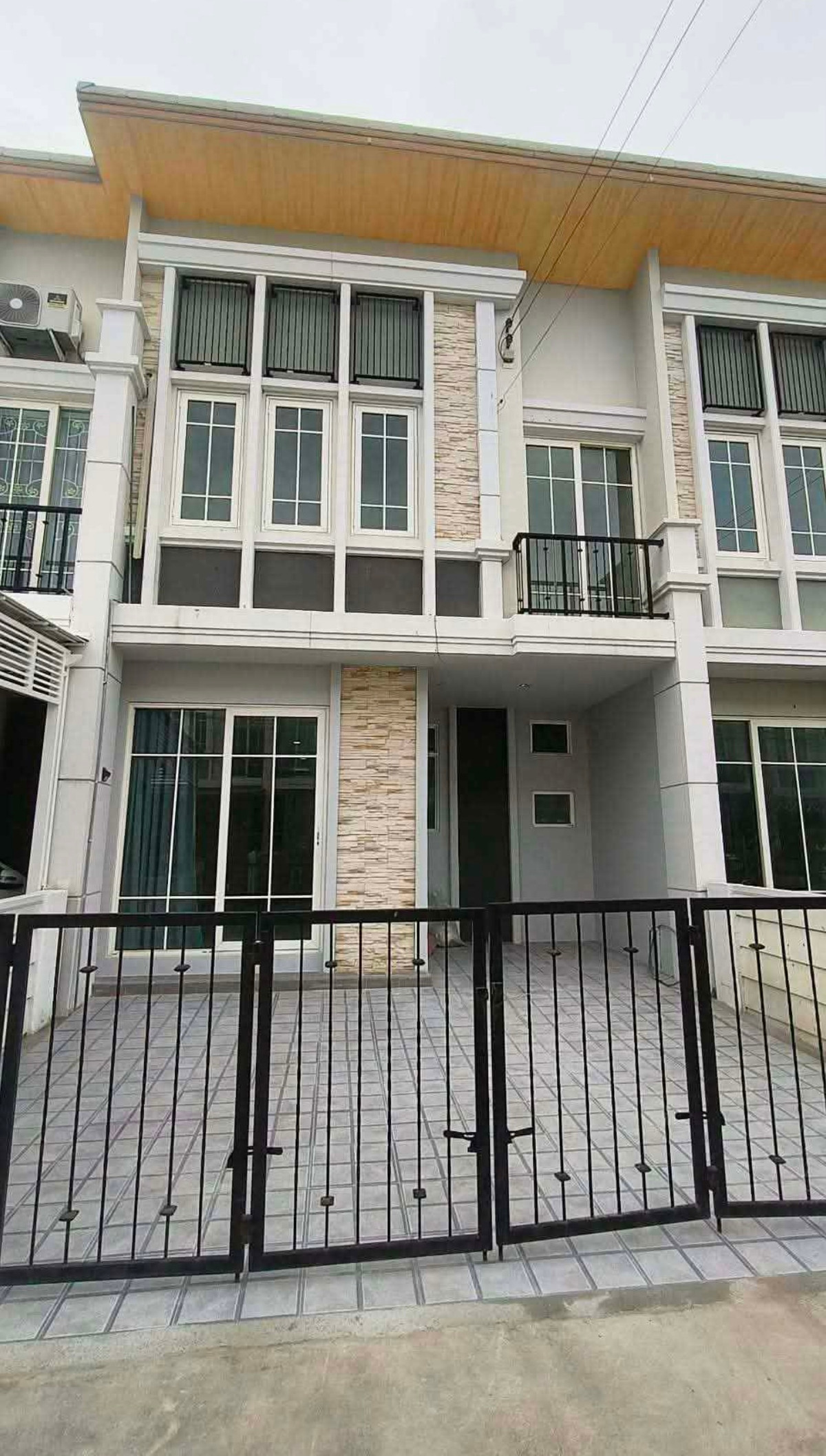 ทาวน์โฮม โกลเด้น ทาวน์ ลาดพร้าว - เกษตรนวมินทร์ / 4 ห้องนอน (ขาย),  Townhome Golden Town Ladprao - Kaset Nawamin / 4 Bedrooms (FOR SALE) MNT080