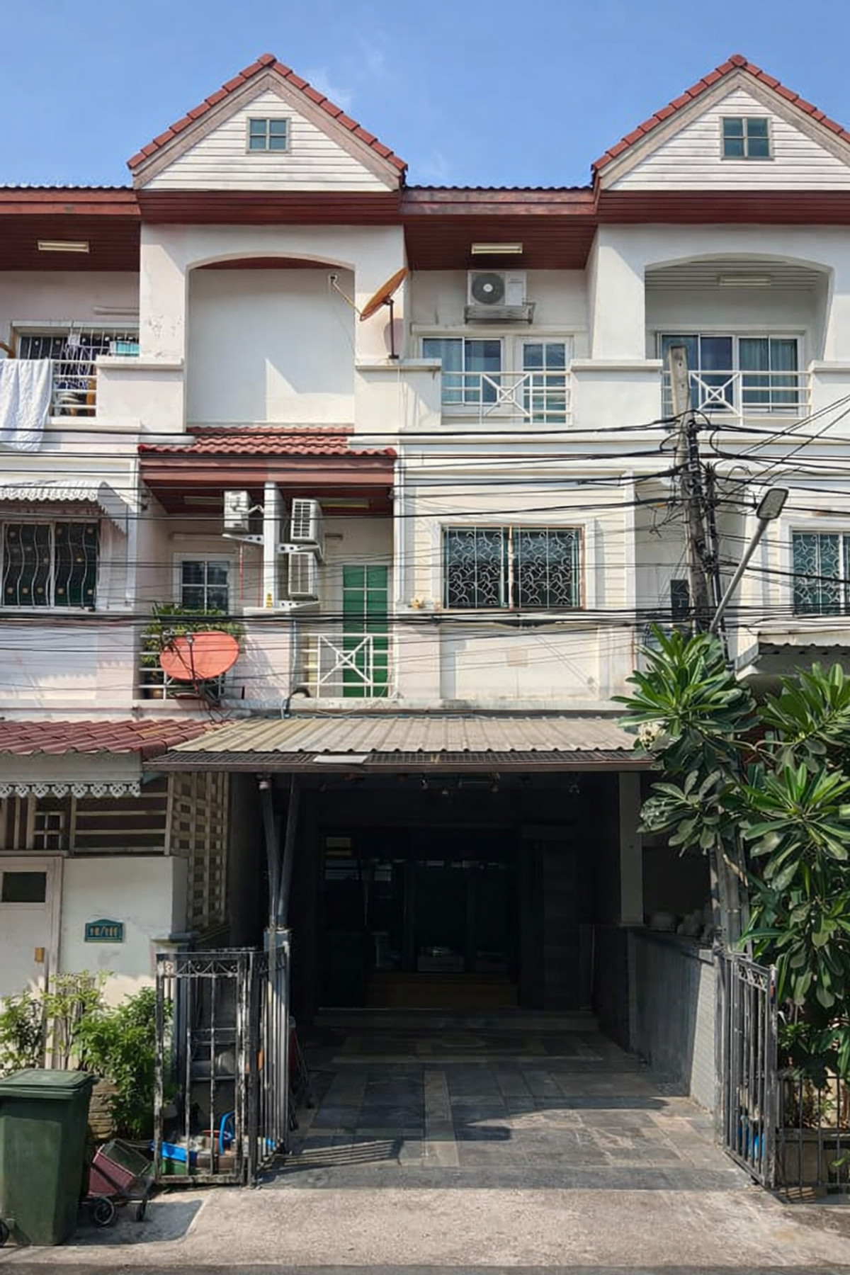 ปริญลักษณ์ นวมินทร์ / 3 ห้องนอน (ขายพร้อมผู้เช่า), Prinluck Navamin / 3 Bedrooms (SALE WITH TENENT) MNT081