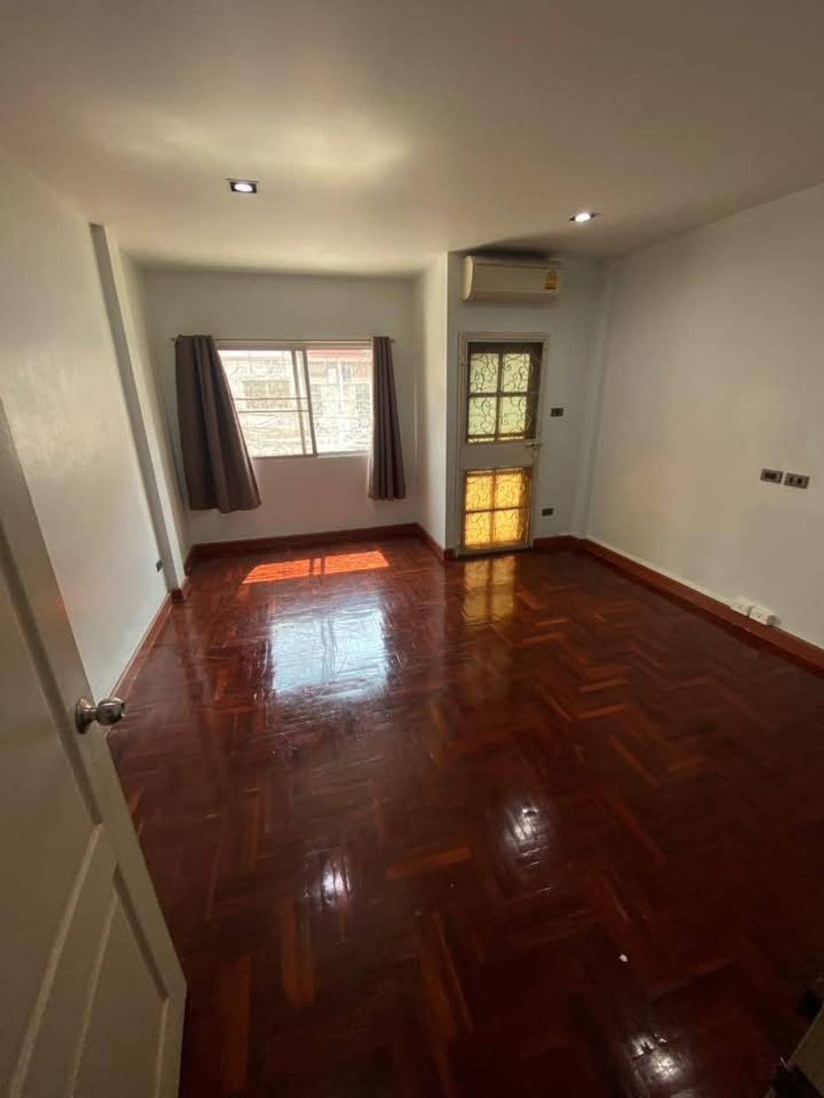 ปริญลักษณ์ นวมินทร์ / 3 ห้องนอน (ขายพร้อมผู้เช่า), Prinluck Navamin / 3 Bedrooms (SALE WITH TENENT) MNT081