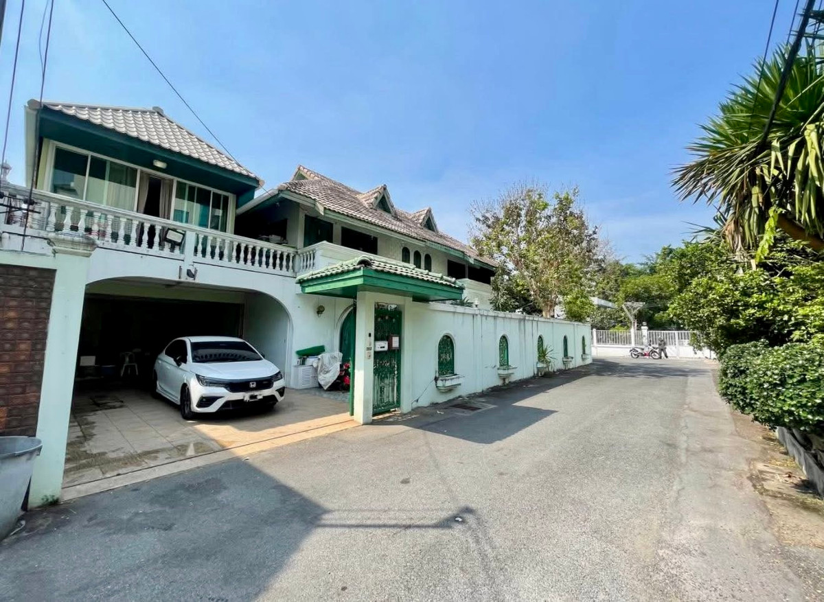 บ้านเดี่ยว สุขุมวิท 71 / 5 ห้องนอน (ขาย), Detached House Sukhumvit 71 / 5 Bedrooms (FOR SALE) GNG068