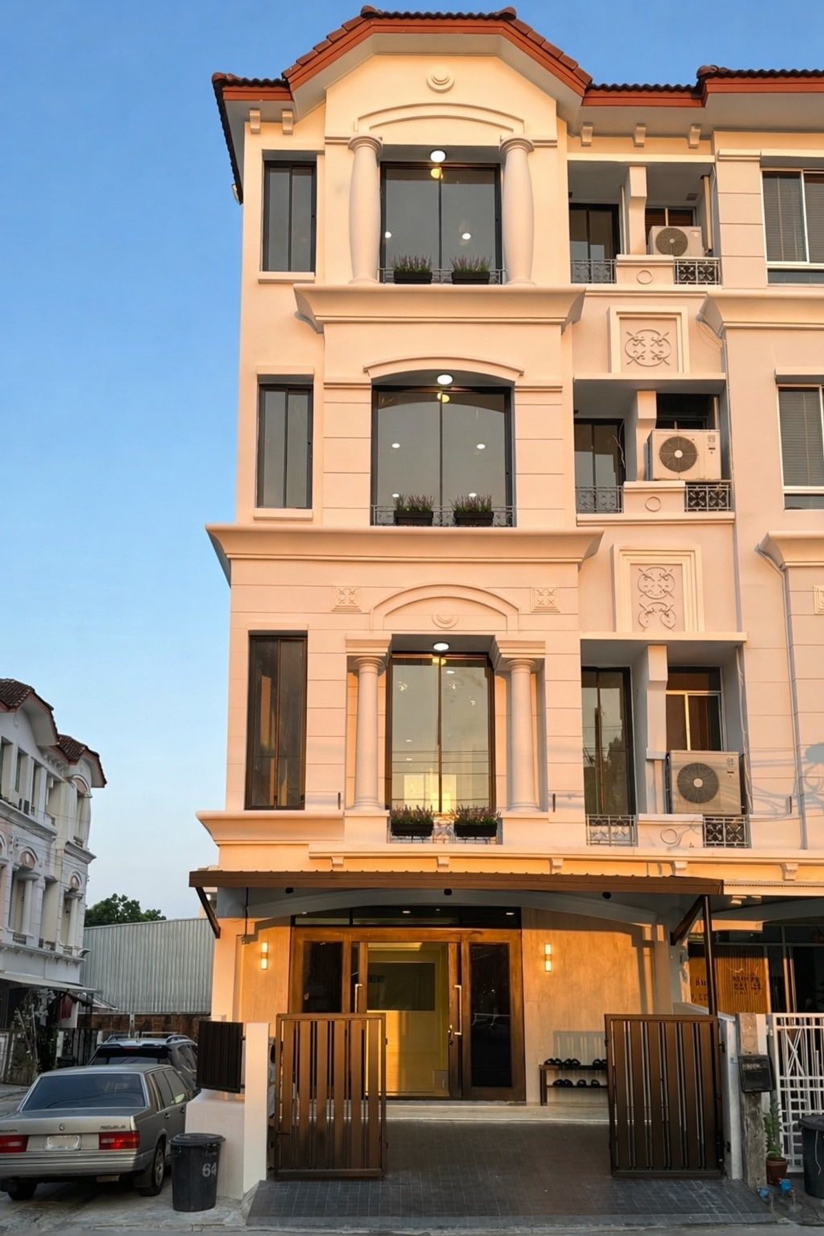 ทาวน์โฮม บ้านกลางเมือง พระราม 9 - ลาดพร้าว / 4 ห้องนอน (ขาย), Townhome Baan Klang Muang Rama 9 - Ladprao / 4 Bedrooms (FOR SALE) BZD186