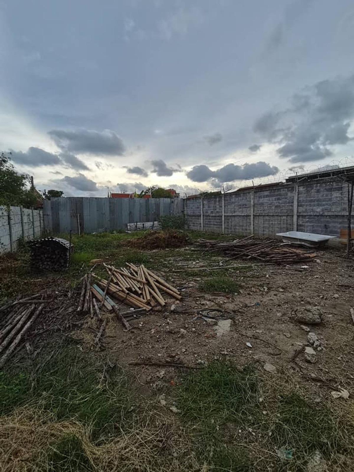 ที่ดิน ซอยวชิรธรรมสาธิต 78 / 70 ตารางวา (ขาย), Land Wachiratham Sathit 78 / 70 Square Wa (FOR SALE) GNG104