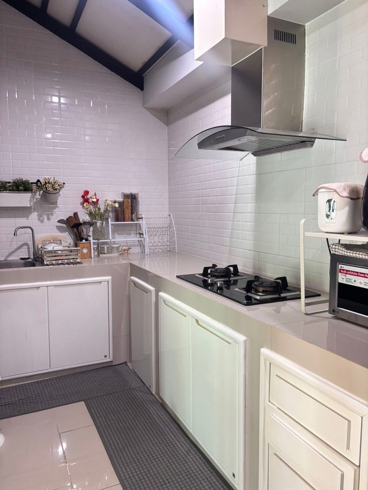 ทาวน์โฮม เวิร์ฟ พระราม 9 / 2 ห้องนอน (เช่า), Townhome Verve Rama 9 / 2 Bedrooms (FOR RENT) BZD188