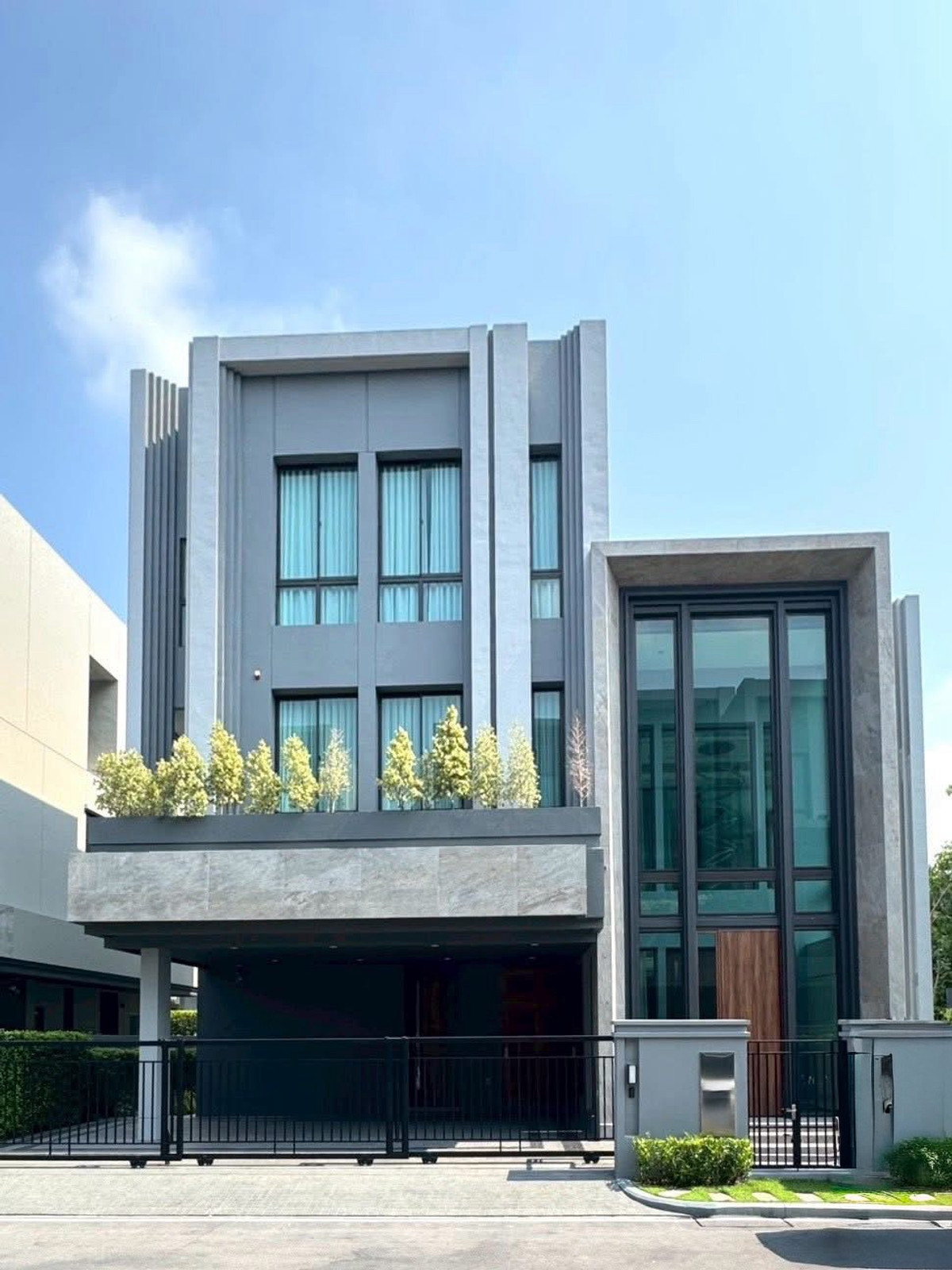 แกรนด์ บางกอก บูเลอวาร์ด พระราม 9 - กรุงเทพกรีฑา / 5 ห้องนอน (ขาย), Grand Bangkok Boulevard Rama 9 - Krungthep Kreetha /  5 Bedrooms (FOR SALE) BZD192