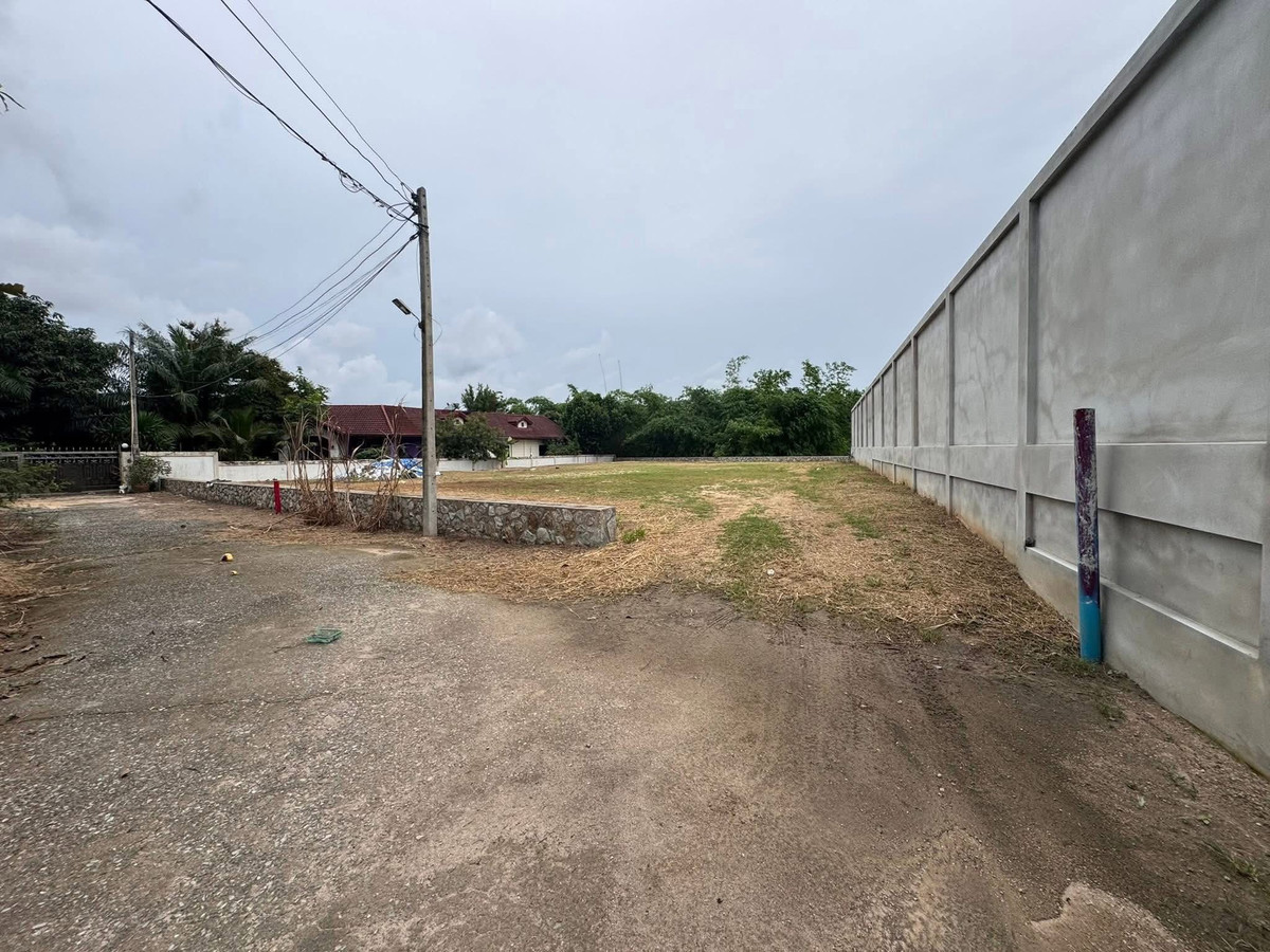 ที่ดิน 226 ตร.ว. มาบประชันบน 1 / (ขาย), Land 226 sq.w. Mabprachan Bon 1 / (FOR SALE) BEWN172