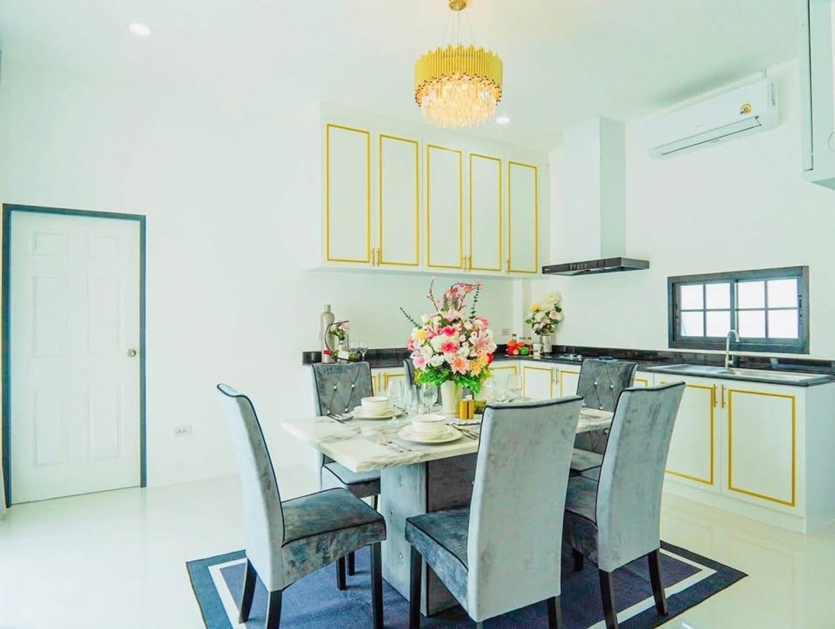 หมู่บ้านรัตนากรวิลเลจ 18 / 4 ห้องนอน (ขาย), Rattanakorn Village 18 / 4 Bedrooms (FOR SALE) BEWN166
