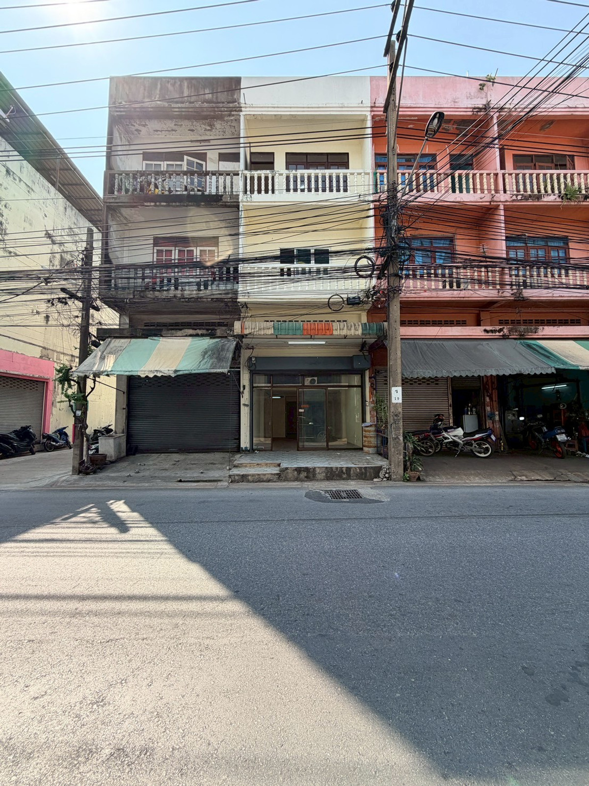 ตึกแถว 3.5 ชั้น สุขสวัสดิ์ 78 / 3 ห้องนอน (ขาย), Commercial Building Suksawat 78 / 3 Bedrooms (FOR SALE) DML025