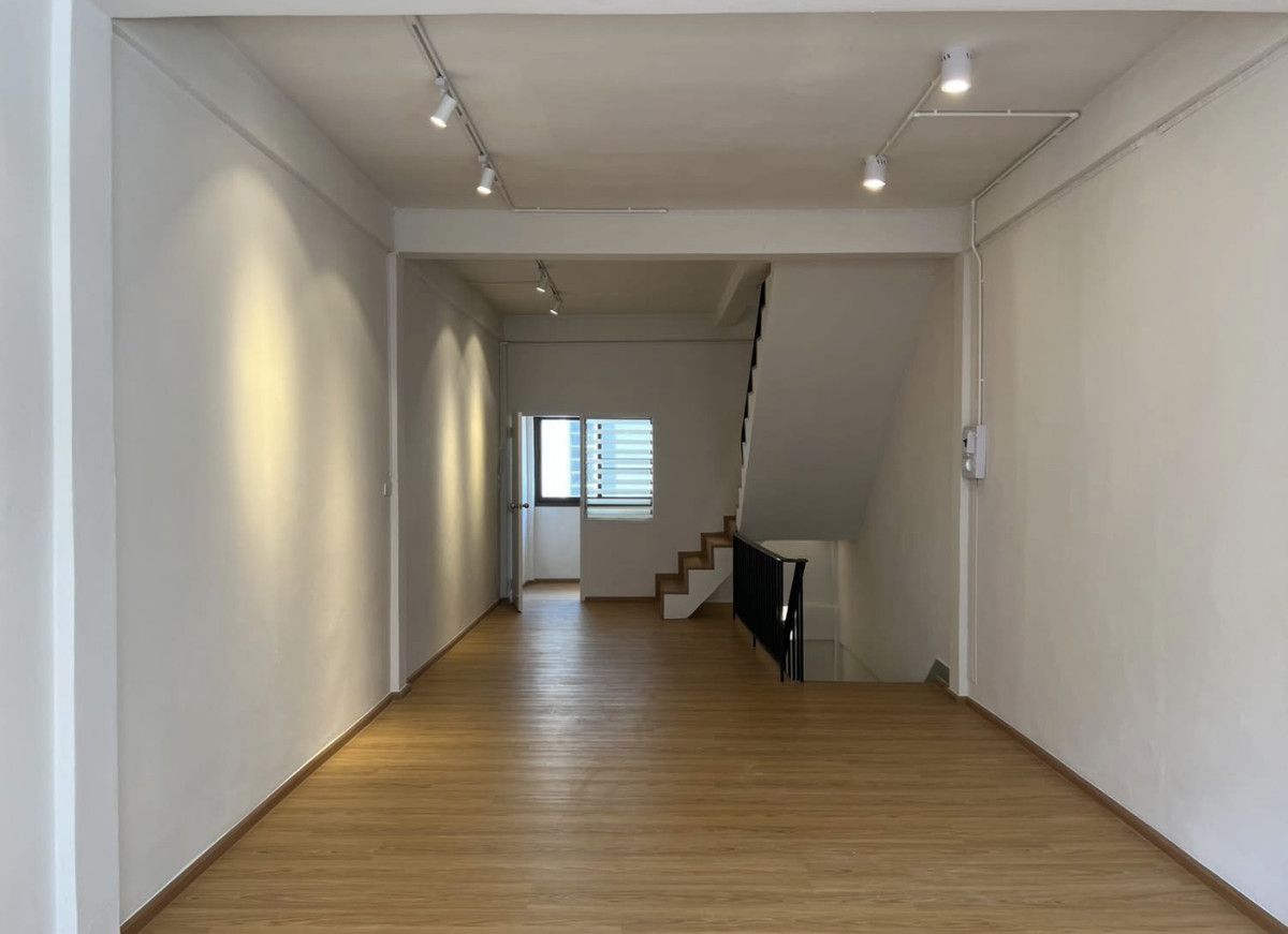 ทาวน์เฮ้าส์ ซอยเจริญนคร 14 / 3 ห้องนอน (ขายพร้อมผู้เช่า), Townhouse Soi Charoennakorn 14 / 3 Bedrooms (SALE WITH TENANT) DML002