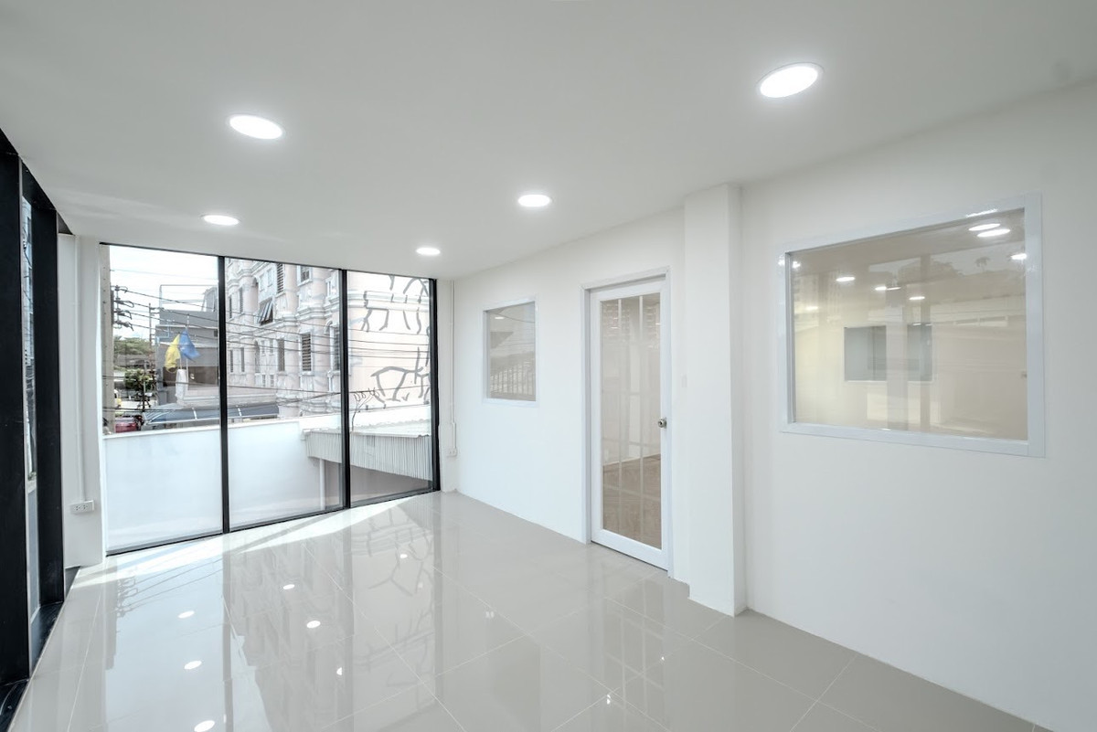 อาคารพาณิชย์ ซอยสุขุมวิท 68 / 3 ห้องนอน (ขาย), Commercial Building Soi Sukhumvit 68 / 3 Bedrooms (FOR SALE) GNG120