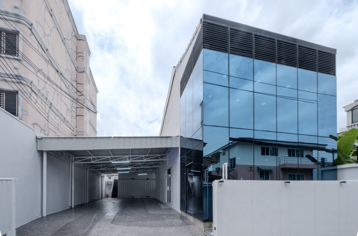 อาคารพาณิชย์ ซอยสุขุมวิท 68 / 3 ห้องนอน (เช่า), Commercial Building Soi Sukhumvit 68 / 3 Bedrooms (FOR RENT) GNG120