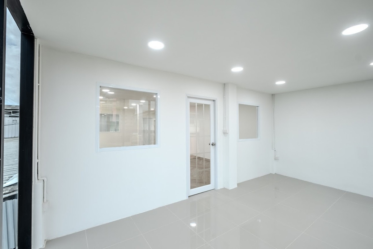 อาคารพาณิชย์ ซอยสุขุมวิท 68 / 3 ห้องนอน (เช่า), Commercial Building Soi Sukhumvit 68 / 3 Bedrooms (FOR RENT) GNG120