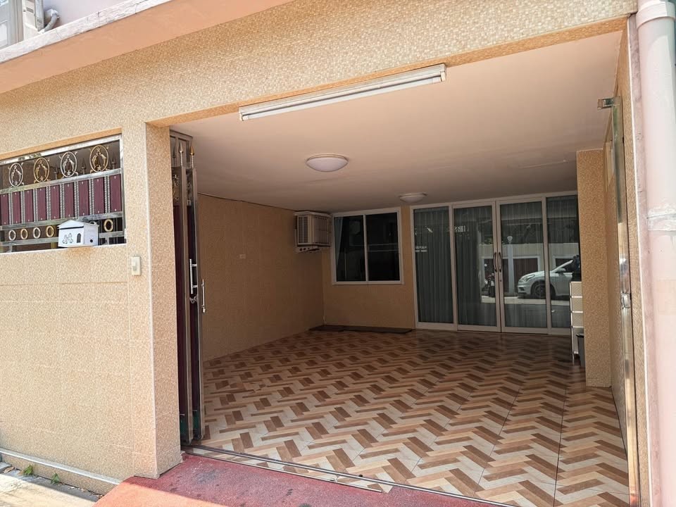 ทาวน์โฮม 2 ชั้น ติด MRT ท่าพระ / 4 ห้องนอน (ขาย), 2-Storey Townhome Near MRT Tha Phra / 4 Bedrooms (FOR SALE) BALL370