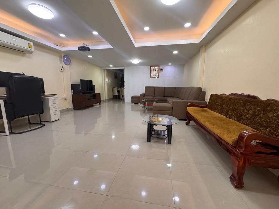 ทาวน์โฮม 2 ชั้น ติด MRT ท่าพระ / 4 ห้องนอน (ขาย), 2-Storey Townhome Near MRT Tha Phra / 4 Bedrooms (FOR SALE) BALL370