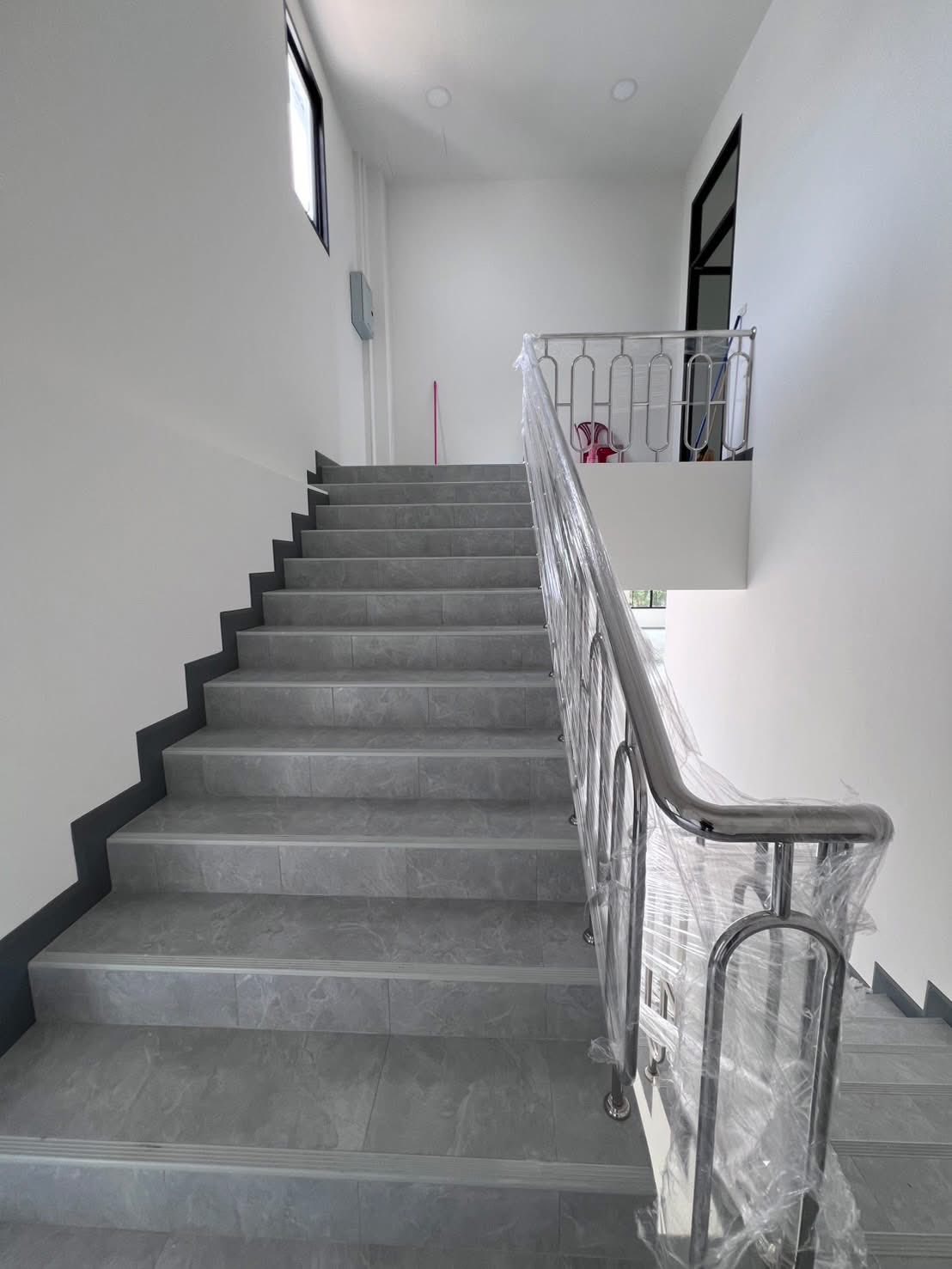 โรงงาน + โฮมออฟฟิศ หลังเซ็นทรัลศาลายา / 5 ห้องนอน (ขาย), Factory & Home Office Behind Central Salaya / 5 Bedrooms (FOR SALE) AOM133
