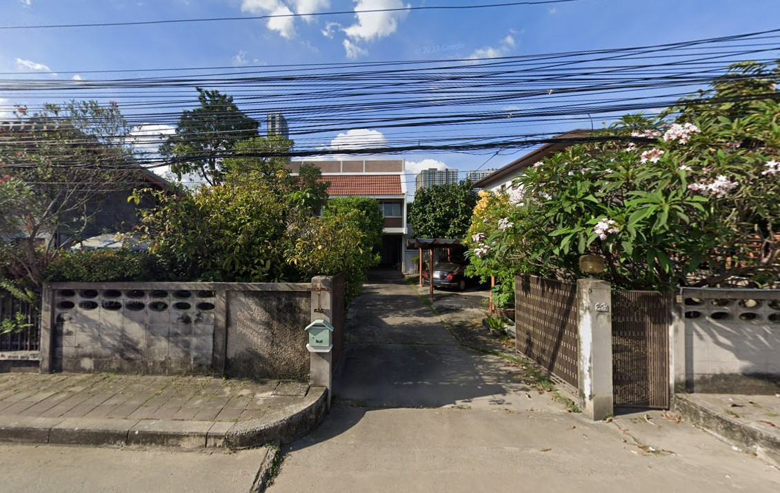 ที่ดินและสิ่งปลูกสร้าง สุขุมวิท 81 (ขาย) / House & Land Sukhumvit 81 (FOR SALE) GNG151
