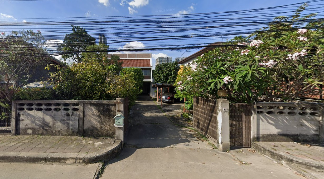 ที่ดินและสิ่งปลูกสร้าง สุขุมวิท 81 (ขาย) /  Land & Building Sukhumvit 81 (FOR SALE) GNG152