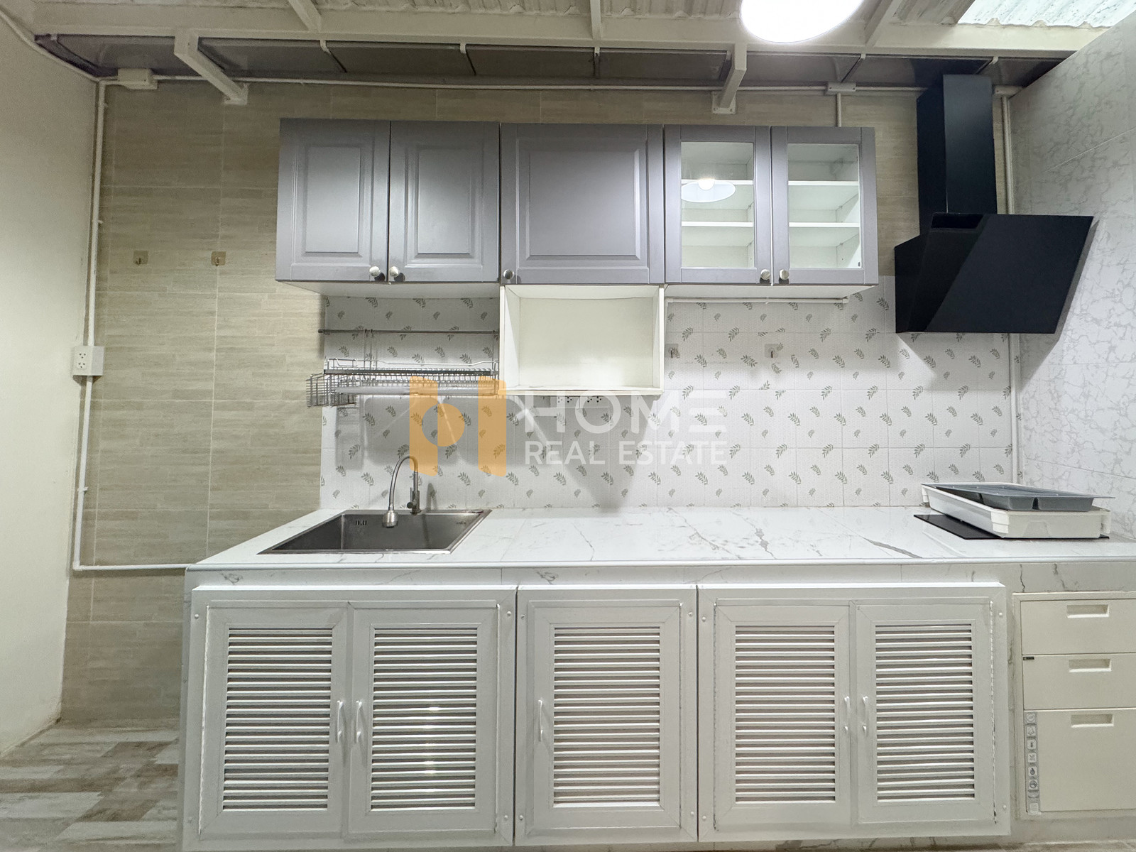 ทาวน์โฮม พาทิโอ พัฒนาการ 32 / 3 ห้องนอน (ขายพร้อมผู้เช่า), Patio Phatthanakan 32 / Townhome 3 Bedrooms (SALE WITH TENANT) FON291