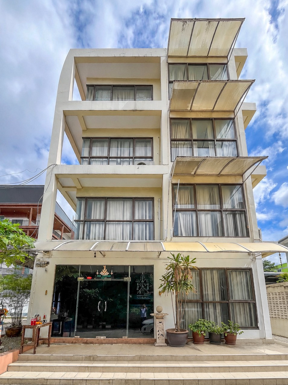 อาคารสำนักงาน รามคำแหง ซอย 64 / 4 ห้องนอน (ขาย), Office Building Ramkhamhaeng Soi 64 / 4 Bedrooms (FOR SALE) BZD185