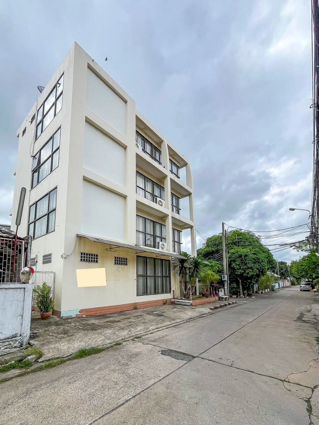 อาคารสำนักงาน รามคำแหง ซอย 64 / 4 ห้องนอน (ขาย), Office Building Ramkhamhaeng Soi 64 / 4 Bedrooms (FOR SALE) BZD185