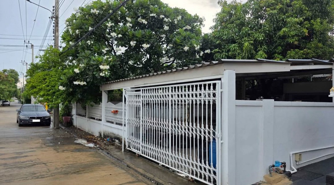 บ้านเดี่ยว พระราม 9 ซอย 51 / 4 ห้องนอน (ขาย), Single House Rama 9 Soi 51 / 4 Bedrooms (FOR SALE) BZD205