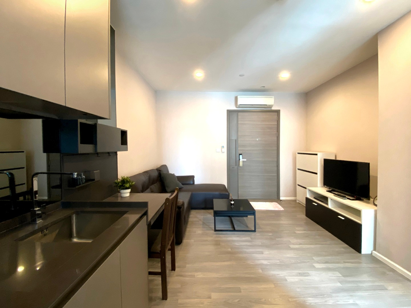 The Room Sukhumvit 69 / 1 Bedroom (SALE WITH TENANT), เดอะ รูม สุขุมวิท 69 / 1 ห้องนอน (ขายพร้อมผู้เช่า) PRW107