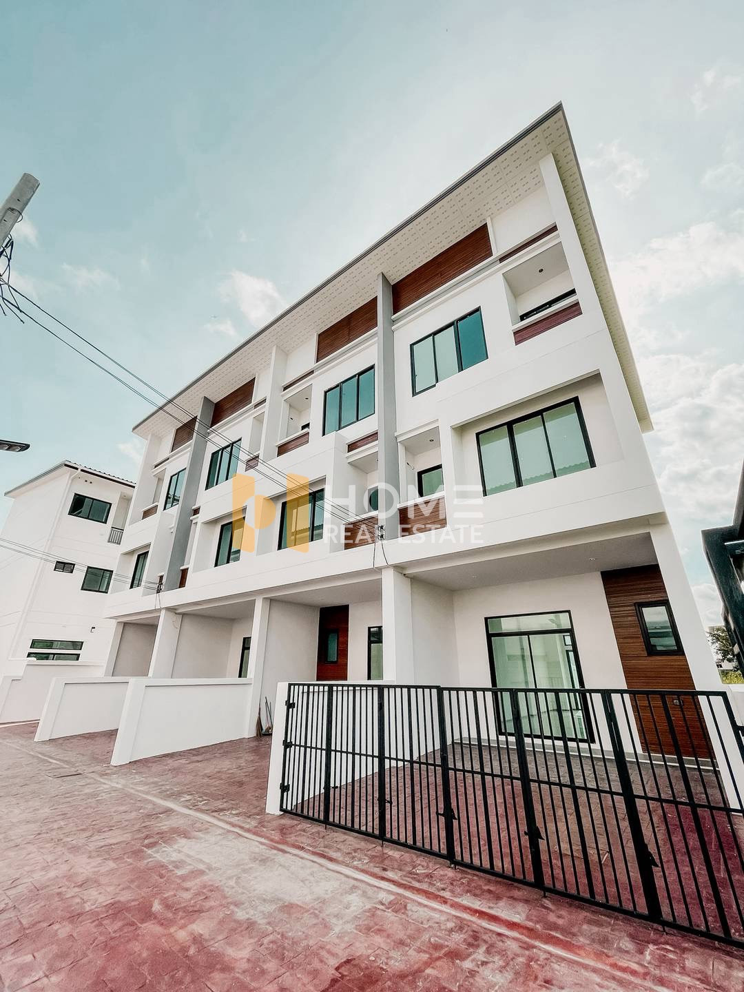 ภูมิสิริ ทาวน์โฮม ซอยศรีด่าน 22  / 4 ห้องนอน (ขาย), Phumisiri Townhome Soi Sridan 22 / 4 Bedrooms (FOR SALE) BZD159