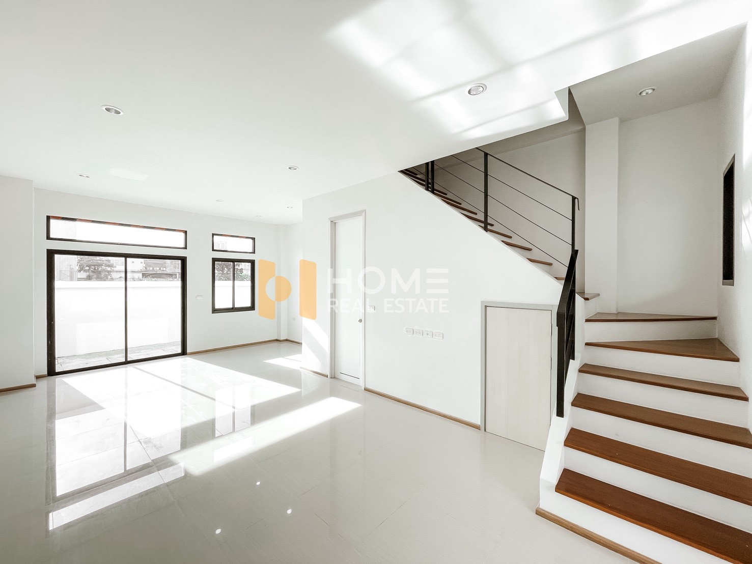 ภูมิสิริ ทาวน์โฮม ซอยศรีด่าน 22  / 4 ห้องนอน (ขาย), Phumisiri Townhome Soi Sridan 22 / 4 Bedrooms (FOR SALE) BZD159