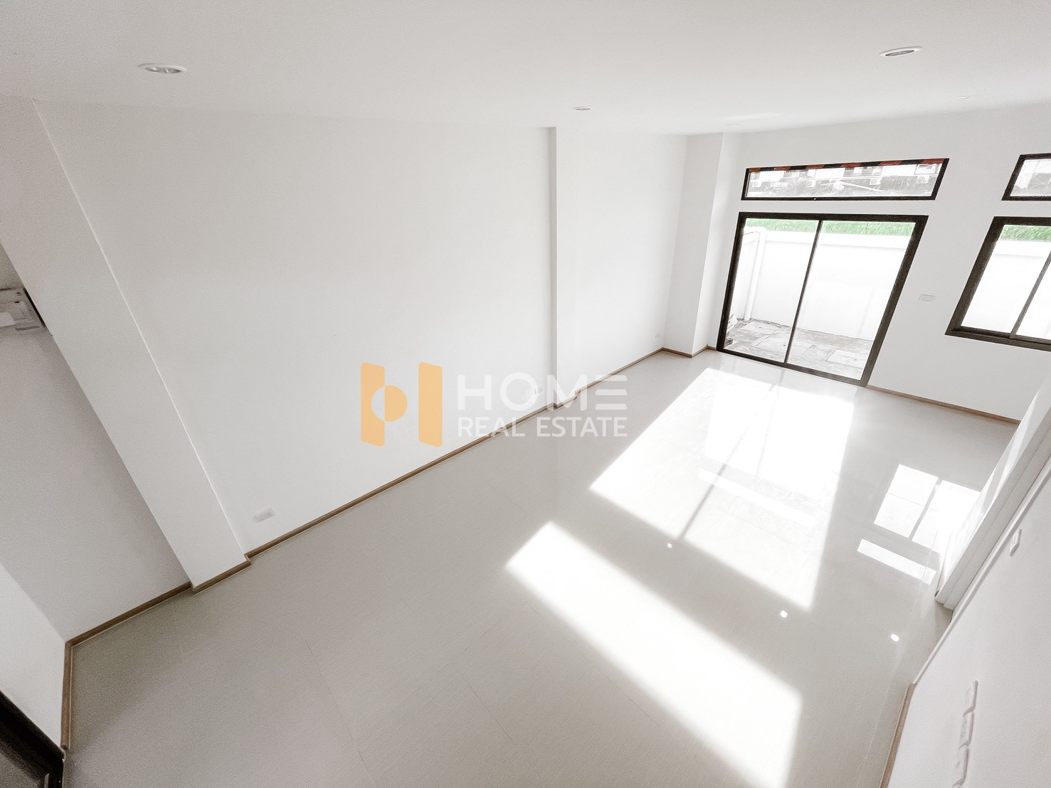 ภูมิสิริ ทาวน์โฮม ซอยศรีด่าน 22  / 4 ห้องนอน (ขาย), Phumisiri Townhome Soi Sridan 22 / 4 Bedrooms (FOR SALE) BZD159