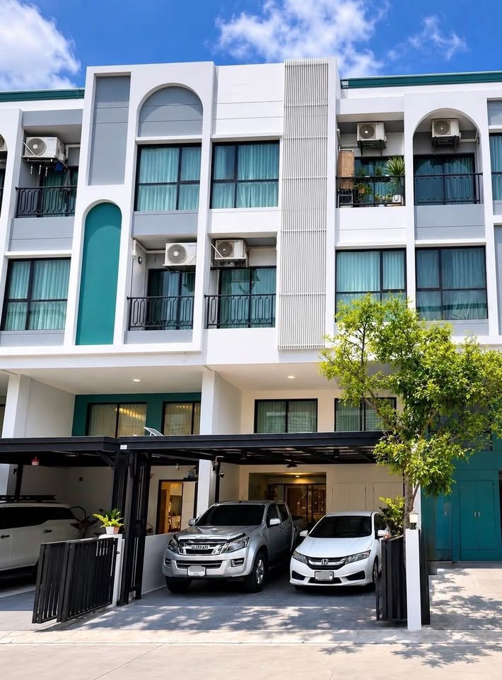 เมซอง 168 ลาดพร้าว 101 / 3 ห้องนอน (ขาย), Maison 168 Latphrao 101 / 3 Bedrooms (FOR SALE) BZD218