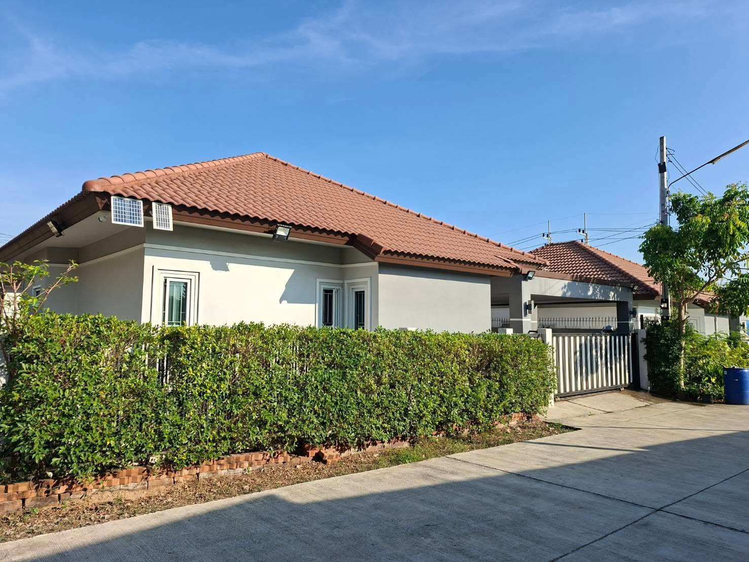 บ้านเดี่ยว 50 ตร.วา ขอบอ่างมาบประชัน 3/2 / 3 ห้องนอน (ขาย), Single House 50 Sq.Wah Mabprachan Reservoir 3/2 / 3 Bedrooms (FOR SALE) BEWN237