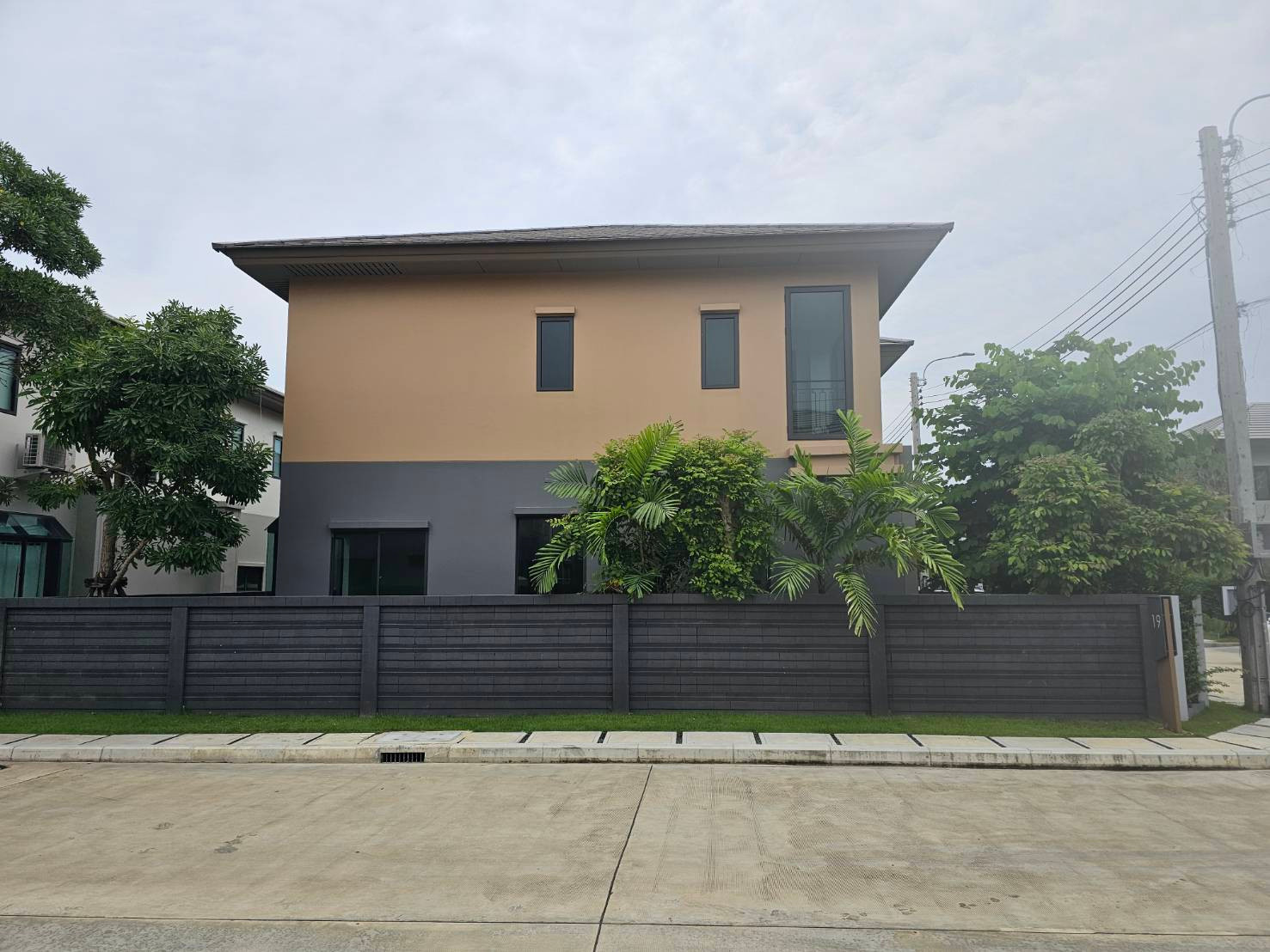 บุราสิริ พระราม 2 / 4 ห้องนอน (ขาย), Burasiri Rama 2 / 4 Bedrooms (FOR SALE) BALL392