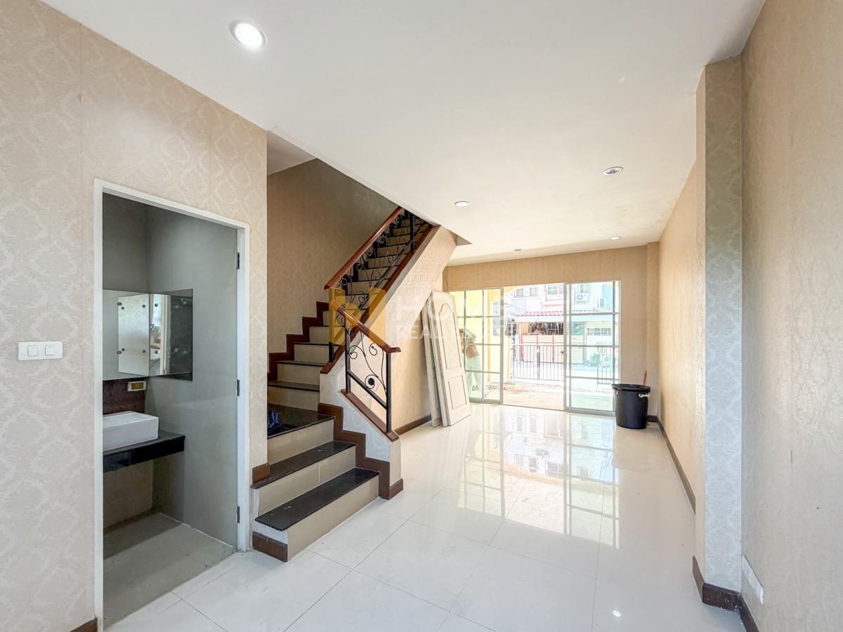 ทาวน์เฮ้าส์ โมเดิร์น ทาวน์ เอกชัย 46 / 3 ห้องนอน (ขาย), Townhouse Modern Town Ekkachai 46 / 3 Bedrooms (FOR SALE) BALL008