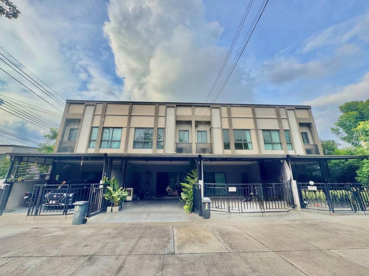 ทาวน์โฮม วี คอมพาวด์ ราชพฤกษ์ – ปิ่นเกล้า / 3 ห้องนอน (ขาย), Townhome V Compound Ratchaphruek-Pinklao / 3 Bedrooms (FOR SALE) EARK028