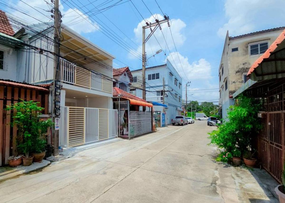 ทาวน์เฮ้าส์ หมู่บ้านพรทิพย์ / 2 ห้องนอน (ขาย), Townhouse หมู่บ้านพรทิพย์ / 2 Bedrooms (FOR SALE) EARK044