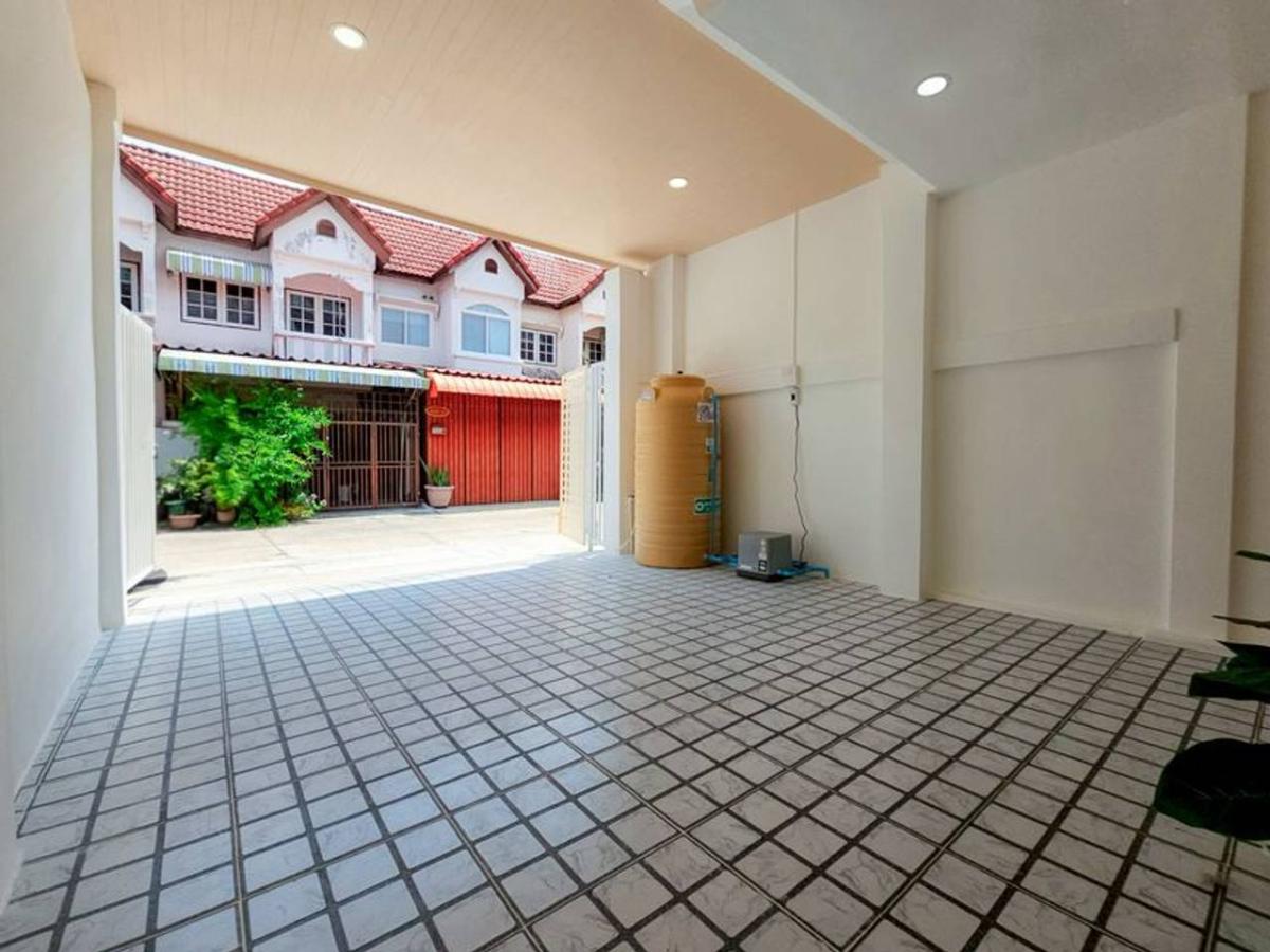 ทาวน์เฮ้าส์ หมู่บ้านพรทิพย์ / 2 ห้องนอน (ขาย), Townhouse หมู่บ้านพรทิพย์ / 2 Bedrooms (FOR SALE) EARK044