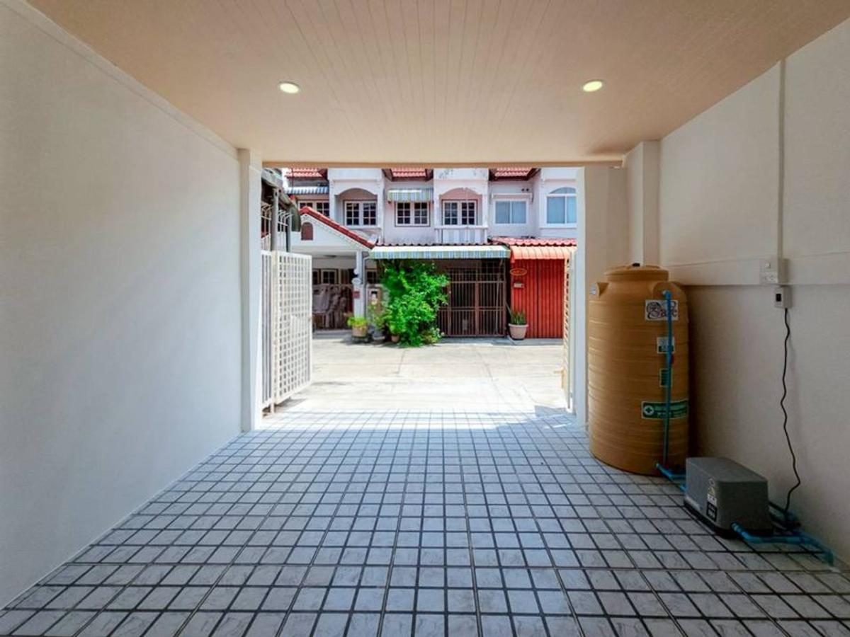 ทาวน์เฮ้าส์ หมู่บ้านพรทิพย์ / 2 ห้องนอน (ขาย), Townhouse หมู่บ้านพรทิพย์ / 2 Bedrooms (FOR SALE) EARK044