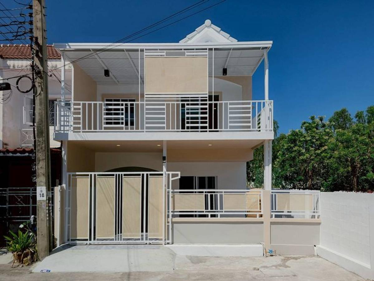 ทาวน์เฮ้าส์ หมู่บ้านบัวทองธานี พาร์ค / 5 ห้องนอน (ขาย), Townhouse หมู่บ้านบัวทองธานี พาร์ค / 5 Bedrooms (FOR SALE) EARK046