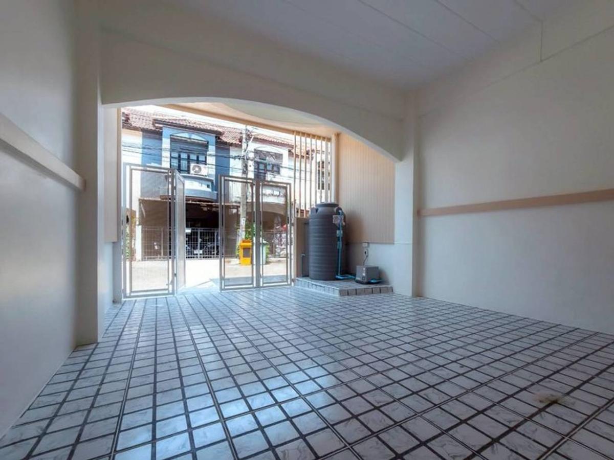 ทาวน์เฮ้าส์ หมู่บ้าน นันทิชา 1 / 3 ห้องนอน (ขาย), Townhouse หมู่บ้าน นันทิชา 1 / 3 Bedrooms (FOR SALE) EARK051