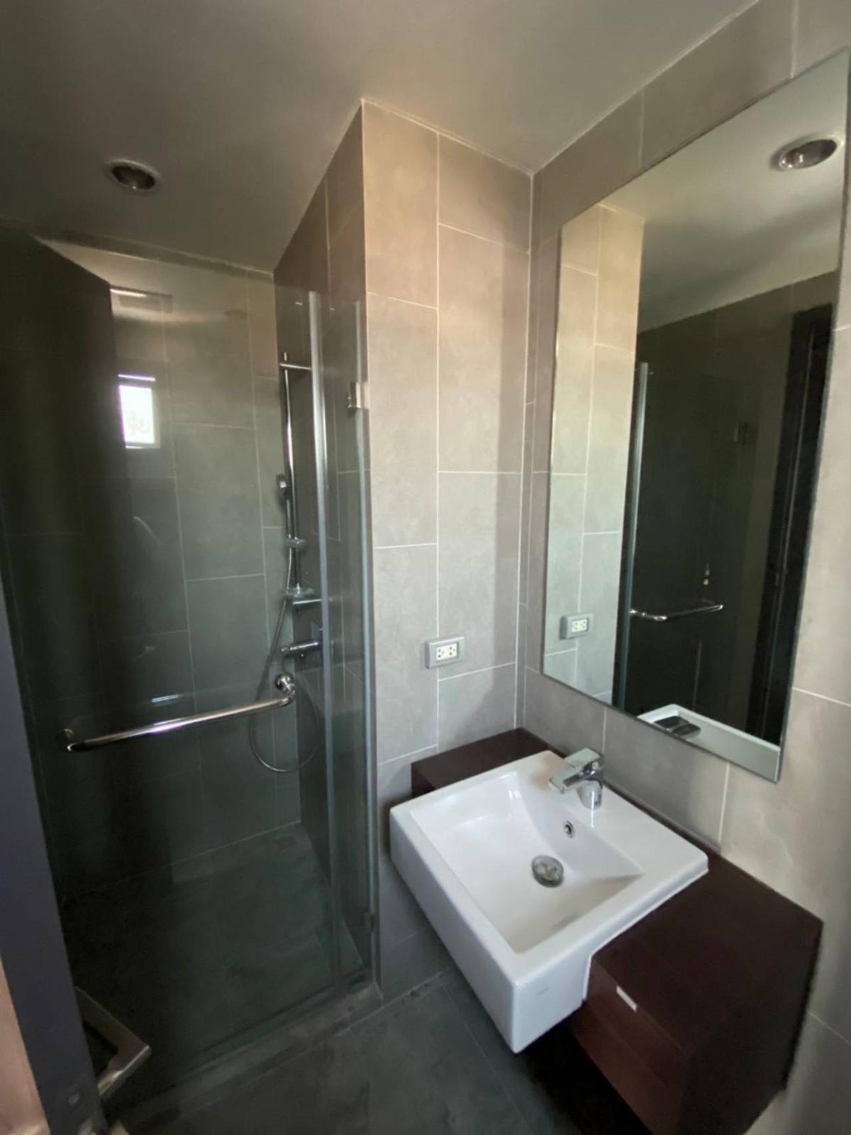 C Ekkamai / 1 Bedroom (SALE WITH TENANT), ซี เอกมัย / 1 ห้องนอน (ขายพร้อมผู้เช่า) NES094