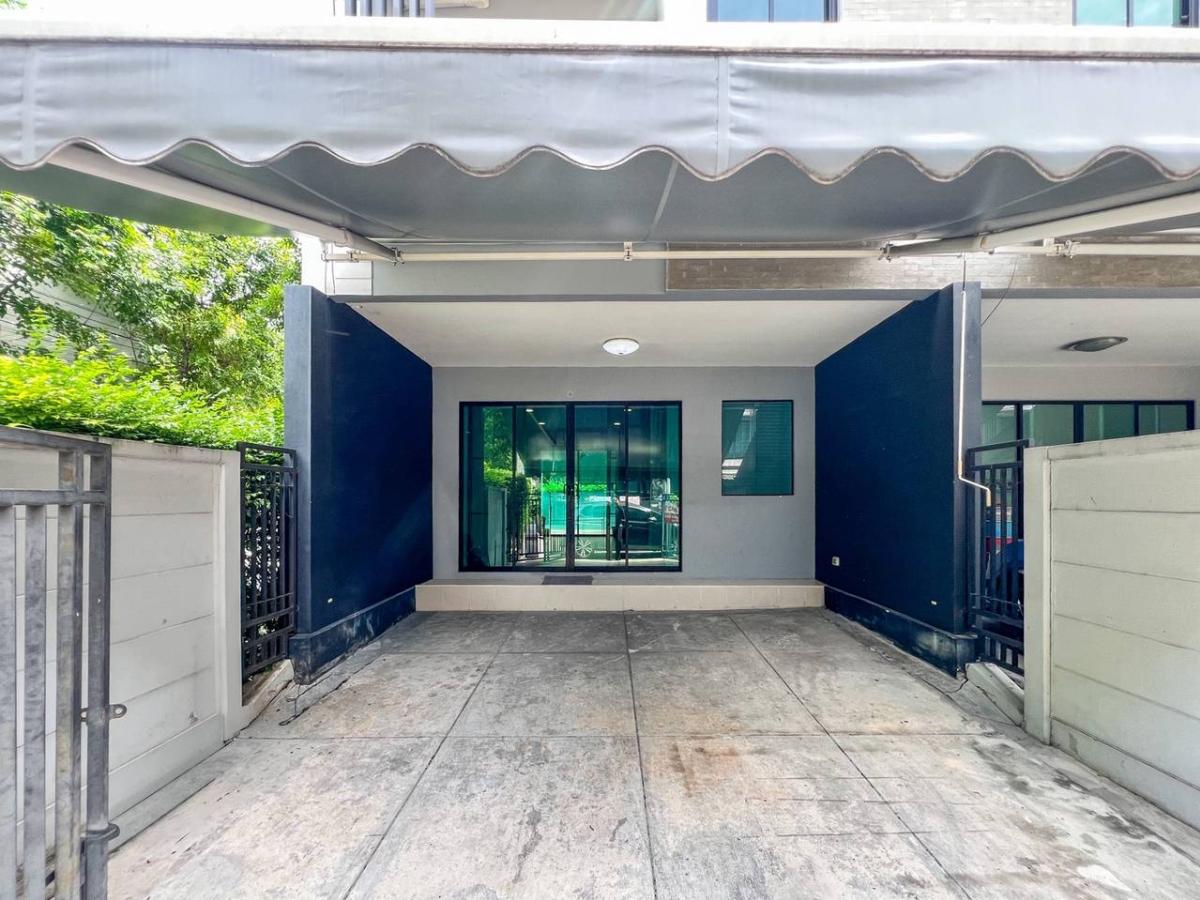 ทาวน์โฮม บ้านกลางเมือง พระราม 9 - รามคำแหง / 3 ห้องนอน (ขาย), Townhome Baan Klang Muang Rama 9 - Ramkhamhaeng / 3 Bedrooms (FOR SALE) BZD226