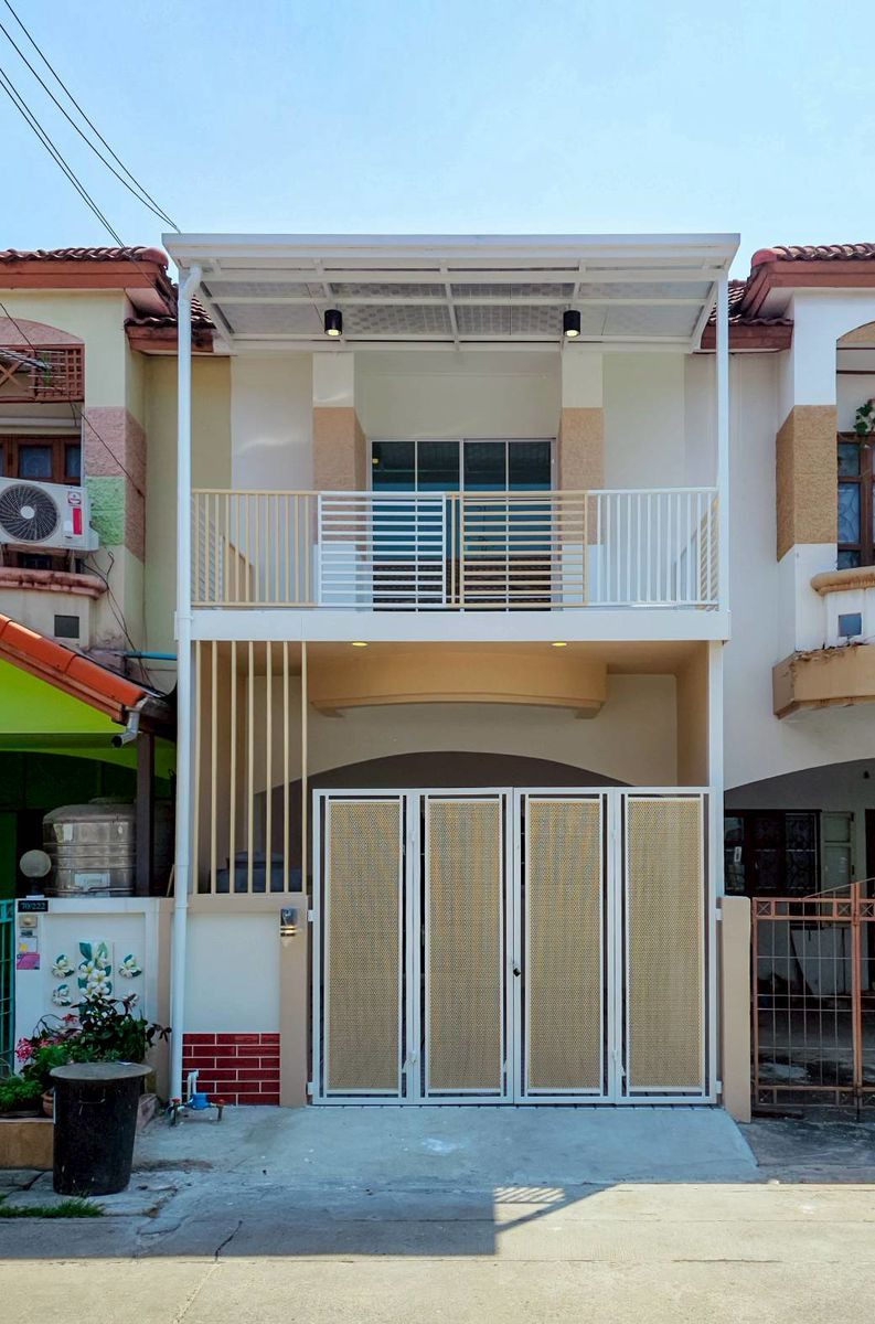 ทาวน์เฮ้าส์ หมู่บ้าน นันทิชา 1 / 3 ห้องนอน (ขาย), Townhouse Nunticha Village 1 / 3 Bedrooms (FOR SALE) EARK051