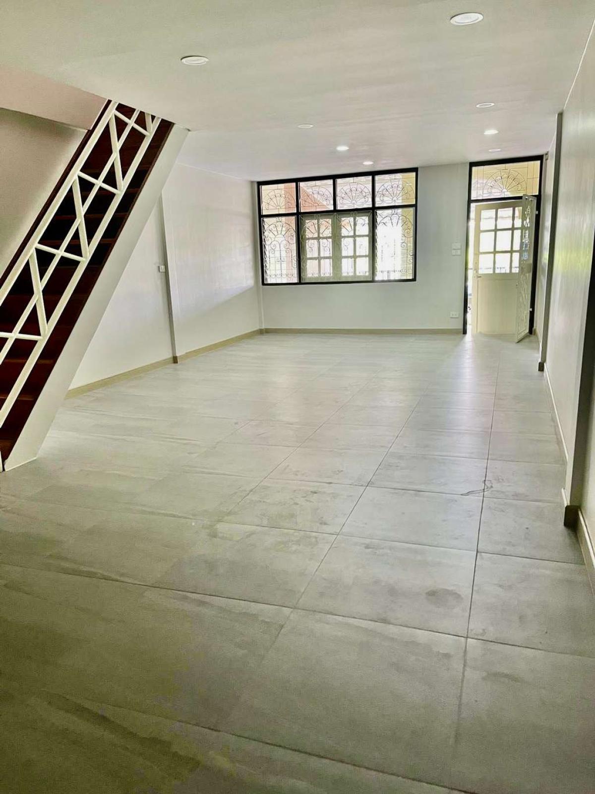 ทาวน์เฮ้าส์ 2 ชั้น ซอยประวิทย์และเพื่อน 8/2 / 3 ห้องนอน (ขาย), Two-story townhouse, Soi Prawit and Friends 8/2. / 3 Bedrooms (FOR SALE) GNG182