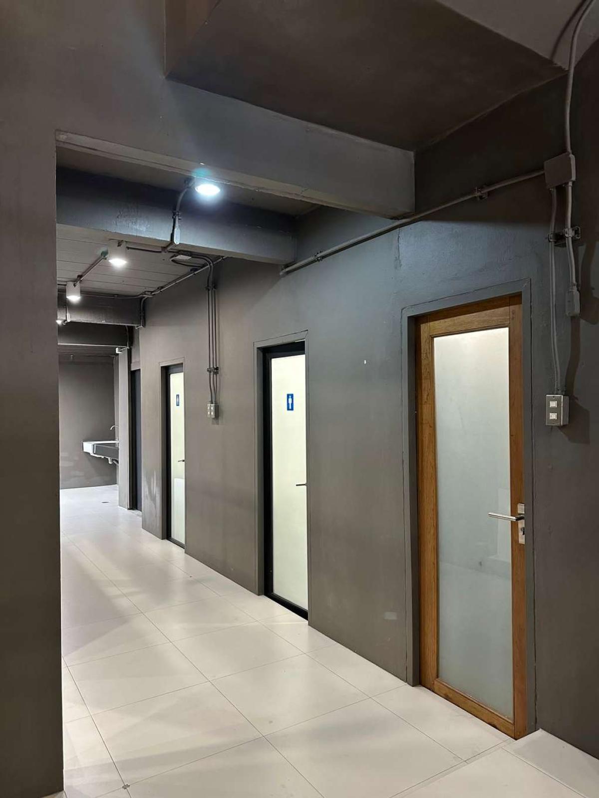โฮมออฟฟิศ พระราม 9 ซอย 19 / 5 ห้องนอน (ขาย), Home office, Rama 9 Soi 19 / 5 Bedrooms (FOR SALE) BZD232