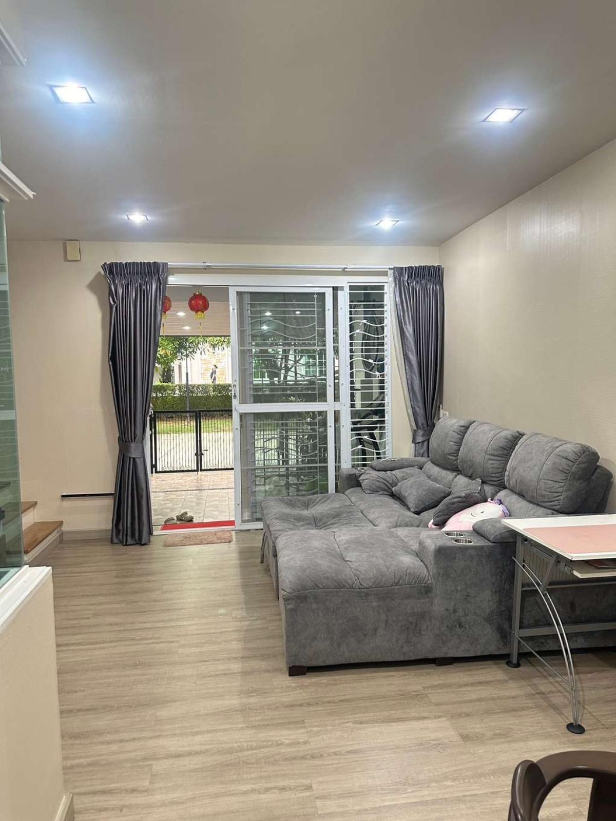 โกลเด้น ทาวน์ 3 บางนา - สวนหลวง / 4 ห้องนอน (ขายพร้อมผู้เช่า), Golden Town 3 Bangna - Suanluang / 4 Bedrooms (SALE WITH TENANT) DA021